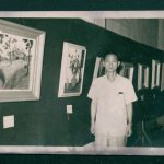 Read more about the article 陳炳沛與畫作合影（二）